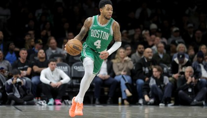 安芬尼·西蒙斯：我在开拓者时得自己创造机会 现在进攻空间更多