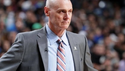 乐鱼体育网址-😣卡莱尔罕见使用12人轮换，步行者替补得分超过主力球员20分