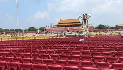 这下除了工作人员，全国都知道了！阅兵的座椅不是一个一个拆的